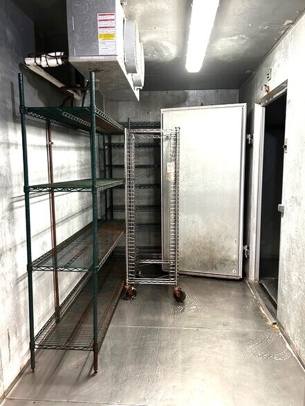 More Photos Of 14 Main St S, Hutchinson Storefront Retail Office For Sale