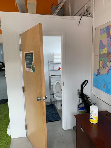 More Photos Of 53-101 Venturi Ave, Warwick Distribution For Lease