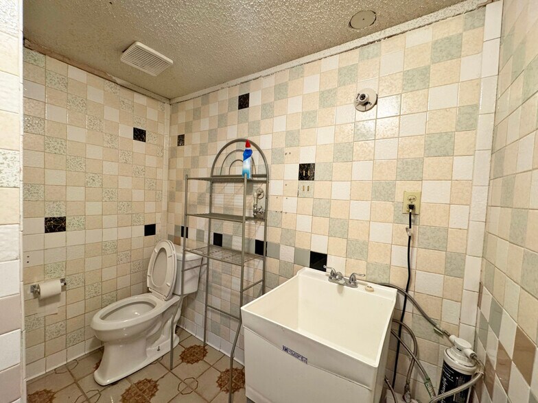 More Photos Of 1325 S Saint Louis Ave, Loveland Auto Repair For Sale