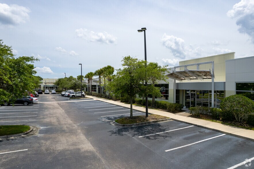More Photos Of 11602 Lake Underhill Rd, Orlando Flex For Lease