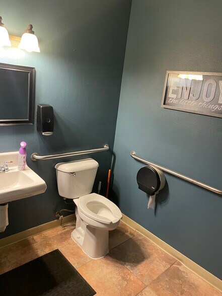 More Photos Of 4930 SE 14th St, Des Moines Unknown For Lease