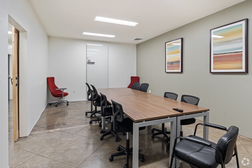 More Photos Of 2081 Columbiana Rd, Birmingham Coworking Space