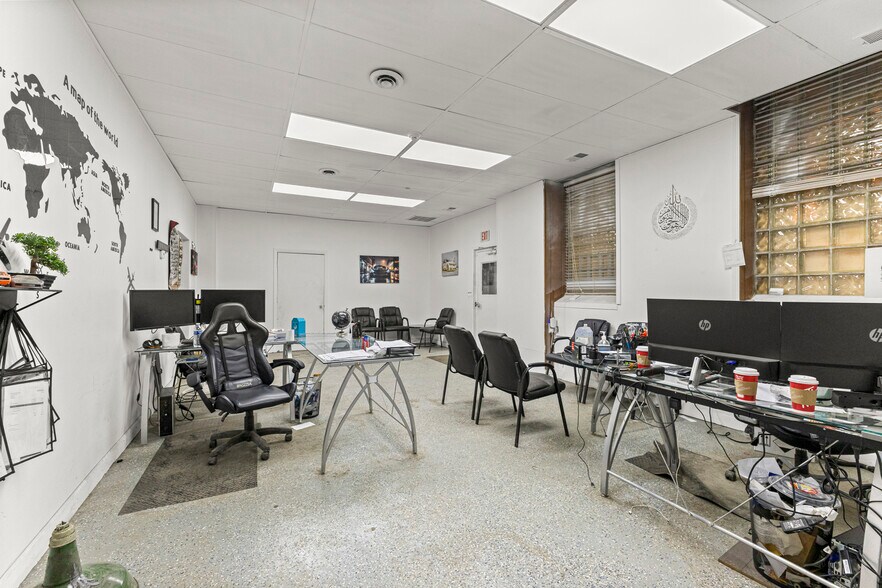 More Photos Of 12950 Lyndon Ave, Detroit Warehouse For Lease