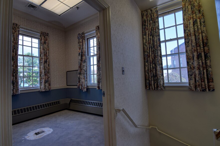More Photos Of 3 Highland St, Plymouth Bank For Sale