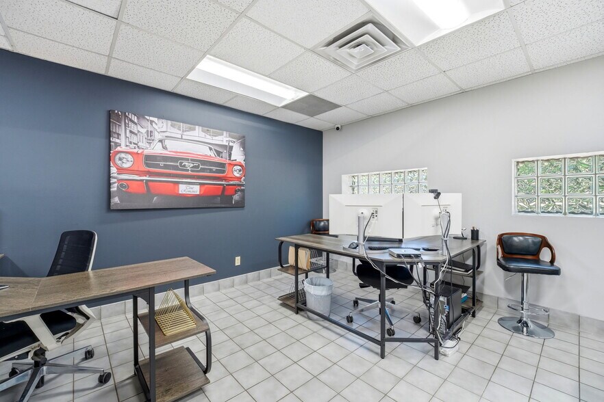 More Photos Of 949 Elkton Dr, Colorado Springs Warehouse For Lease