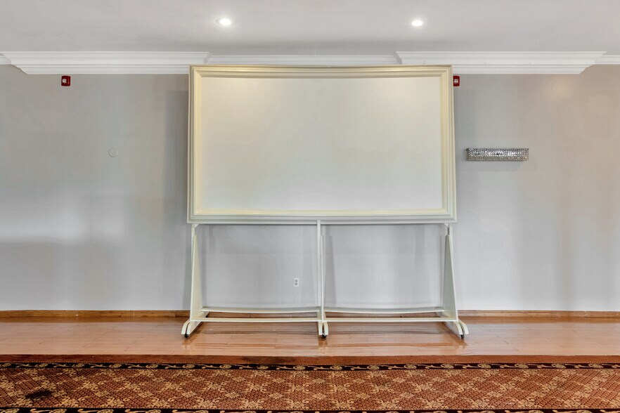 More Photos Of 2613 W Hunting Park Ave, Philadelphia Light Distribution For Lease