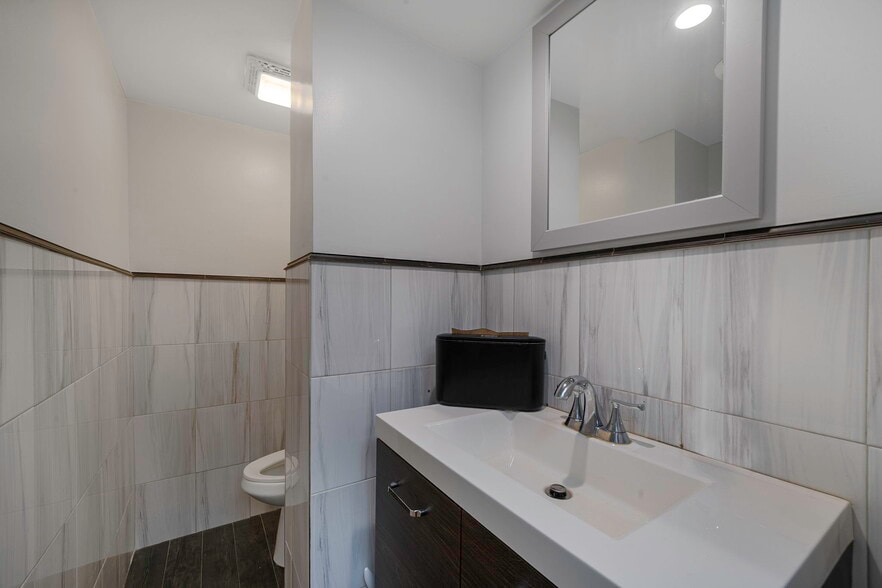 More Photos Of 35 W Main St, Smithtown Storefront Retail Office For Sale