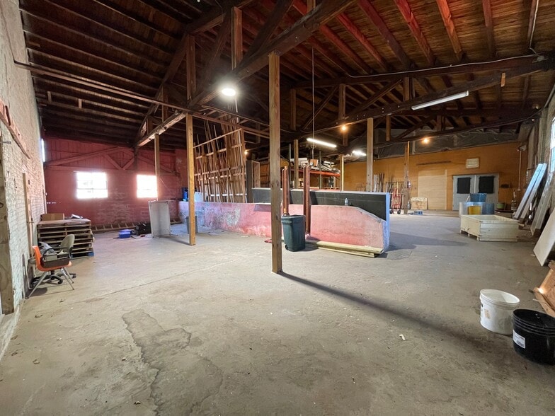 More Photos Of 130 W 3rd St, Waynesboro Light Distribution For Lease