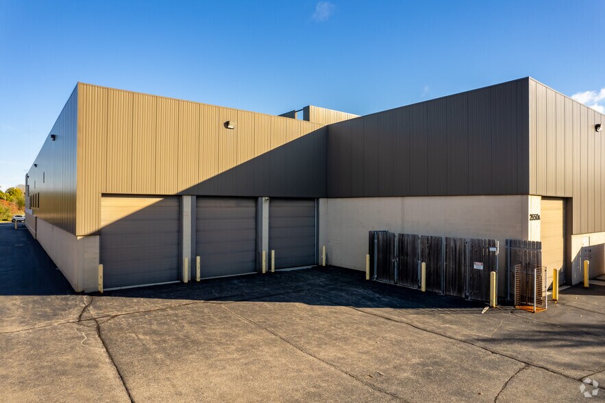 More Photos Of 2650 N Opdyke Rd, Auburn Hills Service For Lease