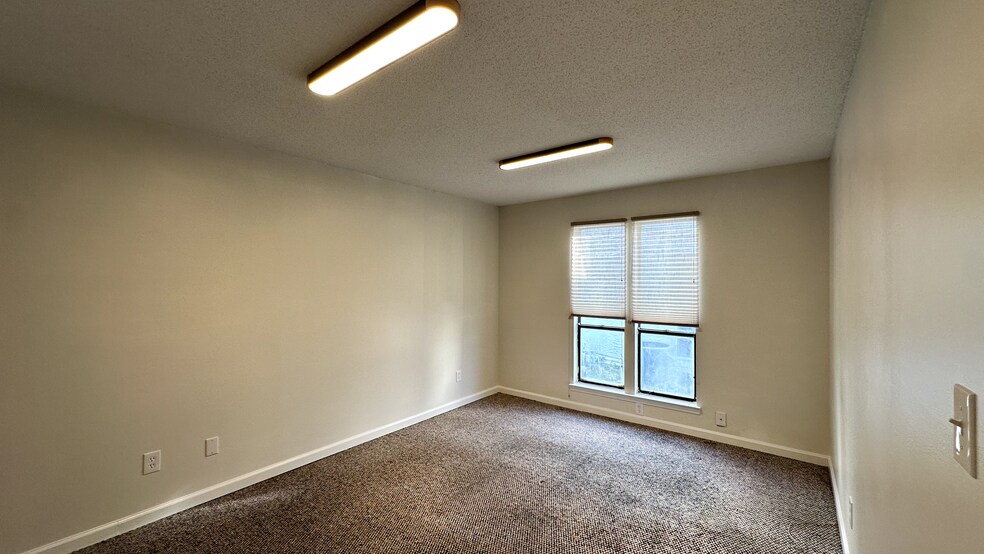 More Photos Of 151 Mary Esther Blvd, Mary Esther Office For Lease