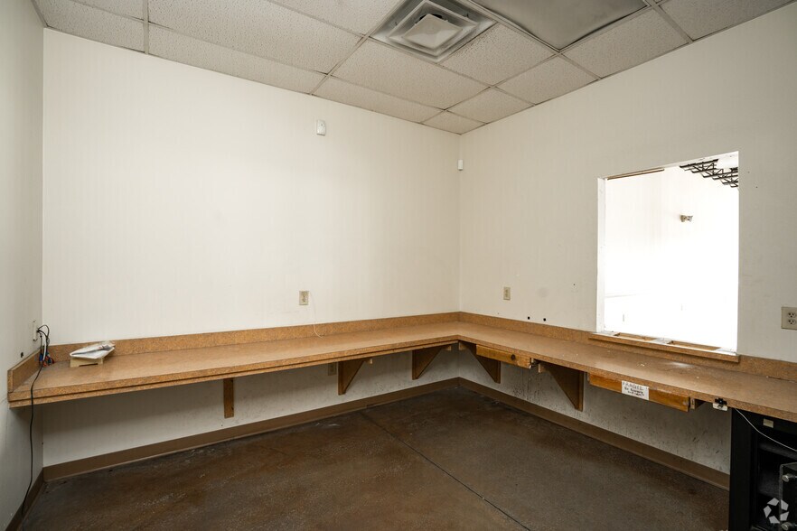 More Photos Of 8915 San Dario Ave, Laredo Truck Stop For Lease