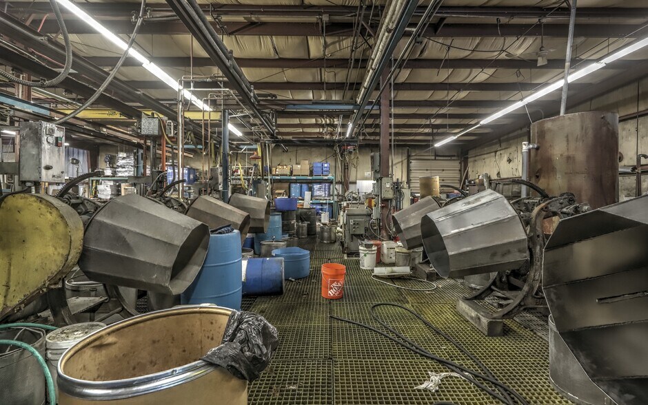 More Photos Of 15 Container Dr, Terryville Manufacturing For Sale