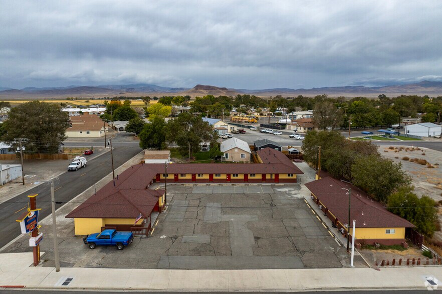 Primary Photo Of 515 Cornell Ave, Lovelock Hotel For Sale