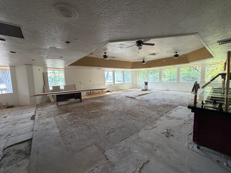 More Photos Of 19601 Hess Ave, Sonora General Retail For Lease
