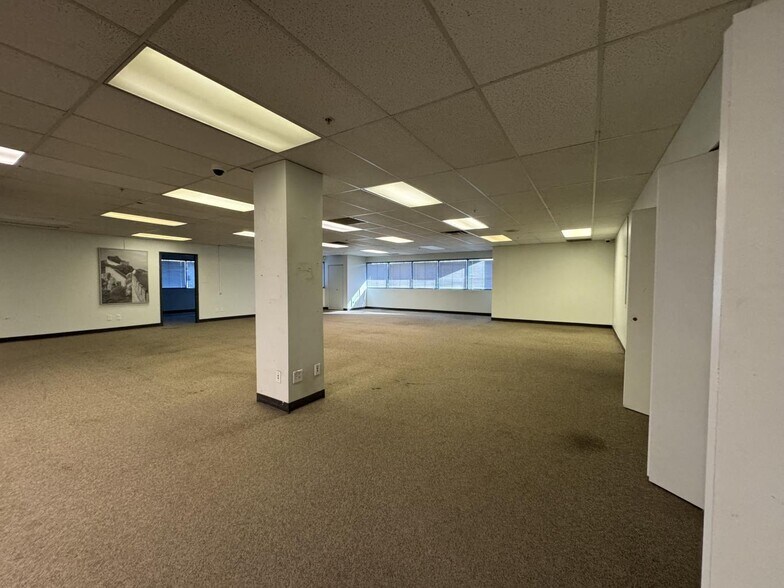 More Photos Of 7158-7168 Progress Way, Delta Service For Lease