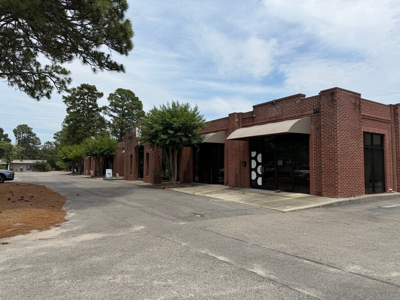 More Photos Of 15 Dawn Rd, Pinehurst Office For Lease