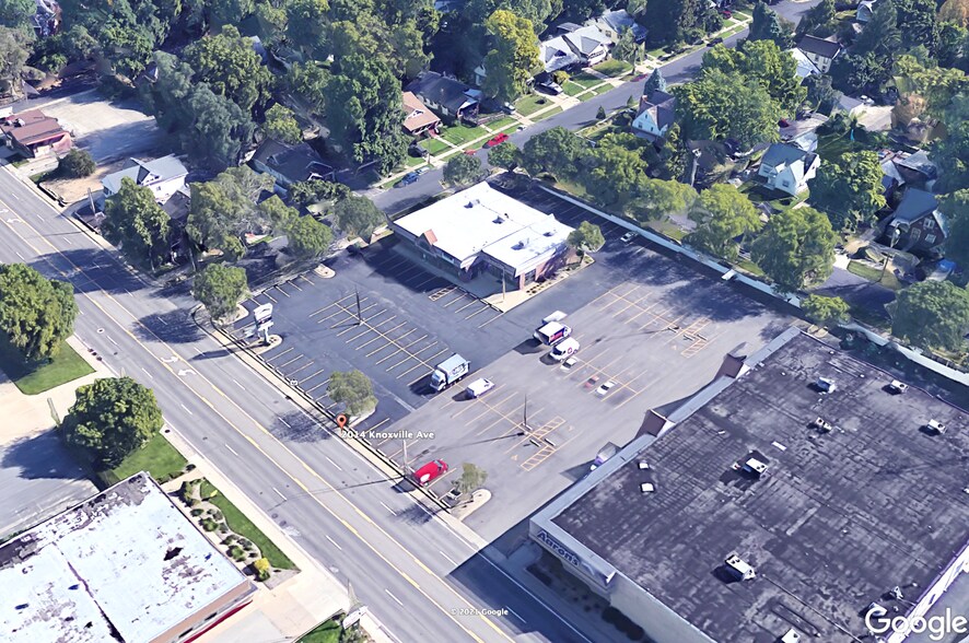 More Photos Of 2014-2016 Knoxville Ave, Peoria Office For Sale