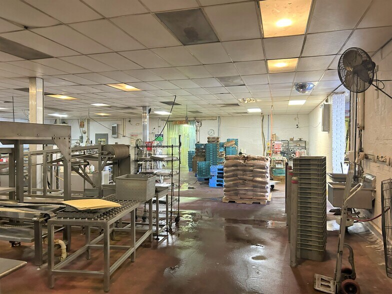 More Photos Of 901-909 S Carey St, Baltimore Warehouse For Sale