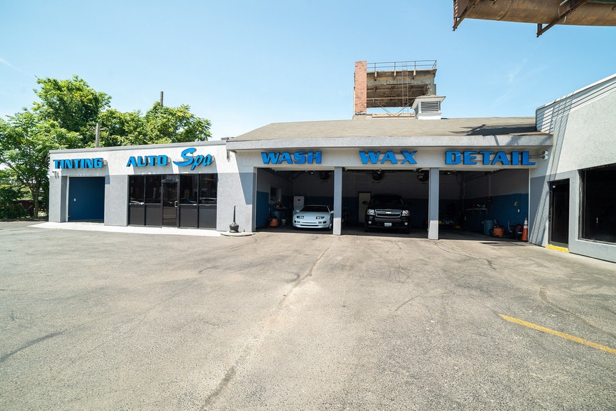 More Photos Of 2351 E North Ave, Baltimore Auto Repair For Sale