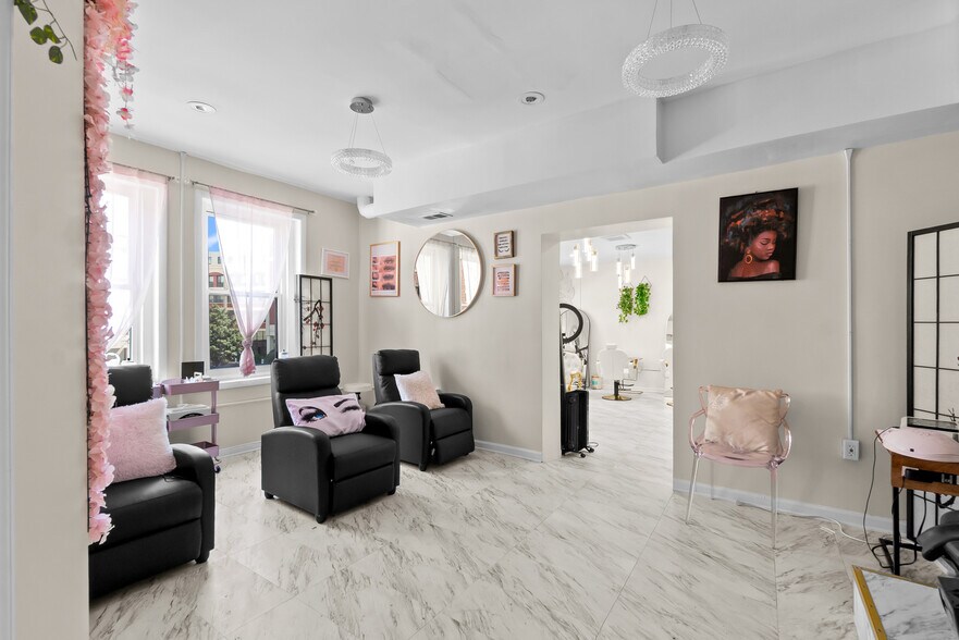 More Photos Of , Washington General Retail For Sale