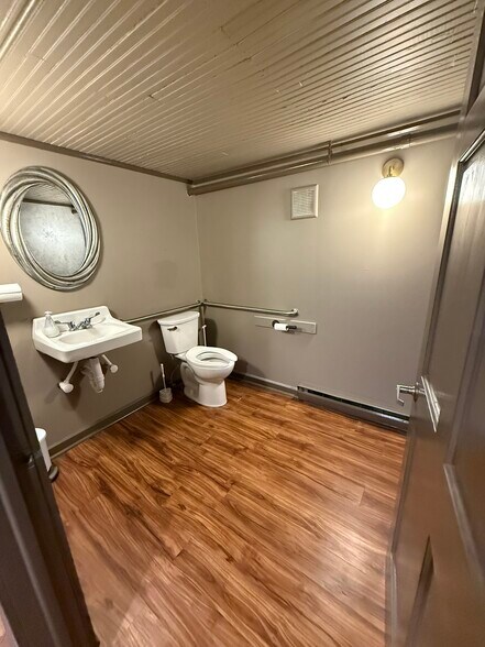 More Photos Of 333 Market St, Zanesville General Retail For Sale