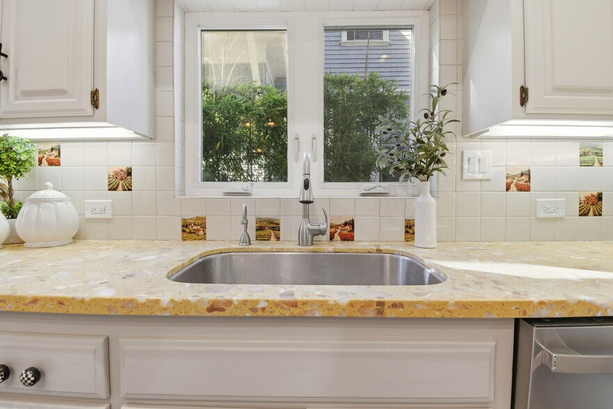 More Photos Of 925 Chestnut St, Alameda Apartments For Sale