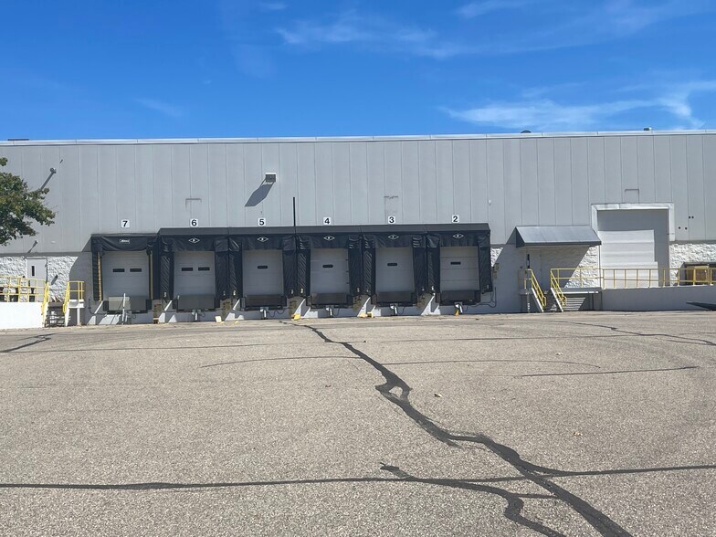 More Photos Of 30240 Oak Creek Dr, Wixom Warehouse For Lease