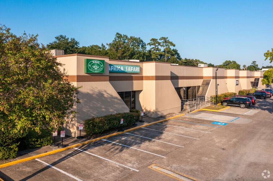 Primary Photo Of 1022 Wirt Rd, Houston Unknown For Lease