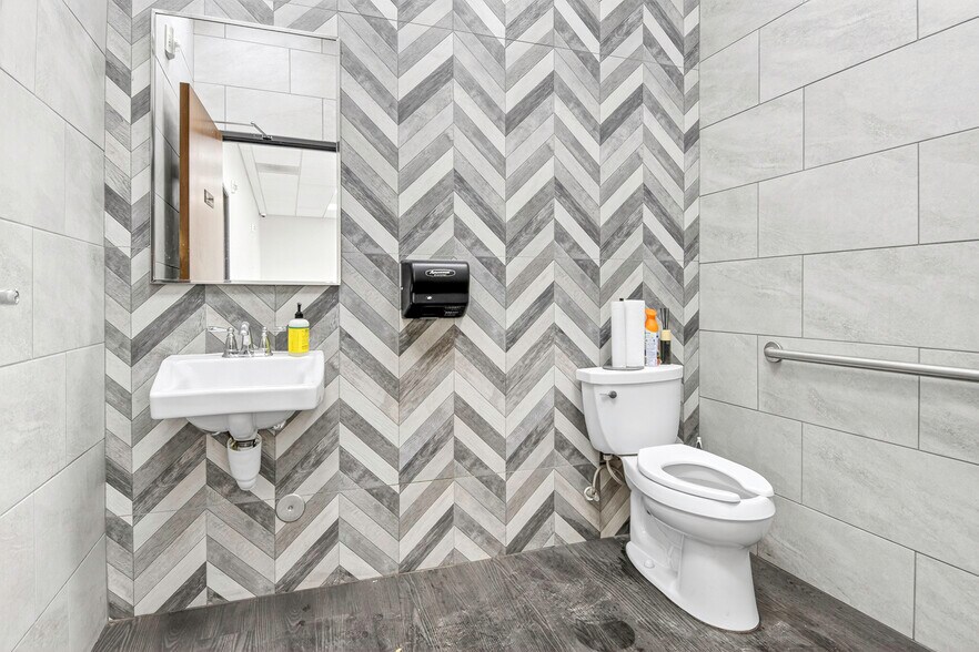 More Photos Of 3155 Chambers Rd, Aurora Flex For Lease