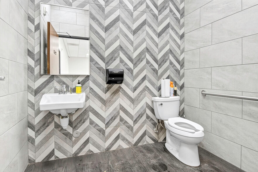 More Photos Of 3155 Chambers Rd, Aurora Flex For Sale