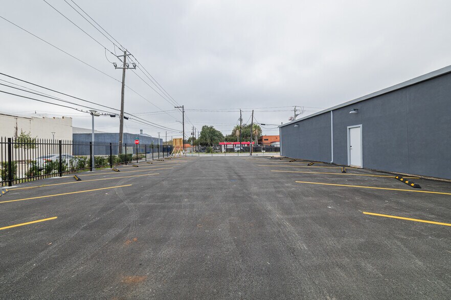More Photos Of 104 N Shaver St, Pasadena Industrial For Lease