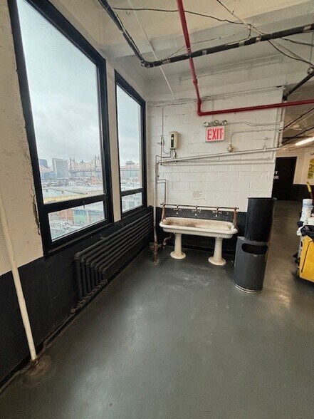 More Photos Of 44-02 11th St, Long Island City Warehouse For Lease