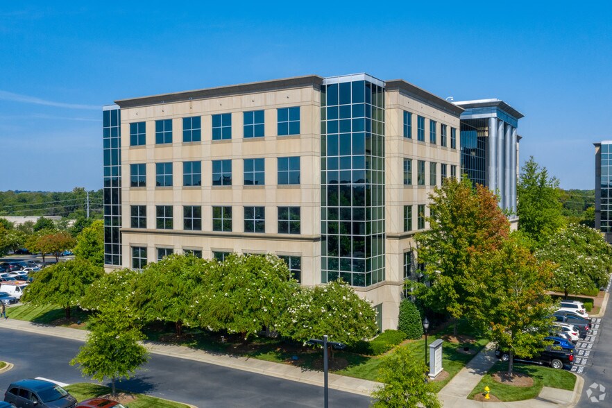 More Photos Of 13860 Ballantyne Corporate Pl, Charlotte Office For Lease
