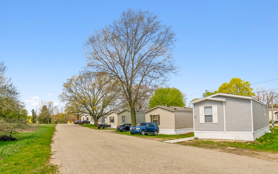 Primary Photo Of 12700 Colby Lake Rd, Laingsburg Manufactured Housing Mobile Home Park For Sale