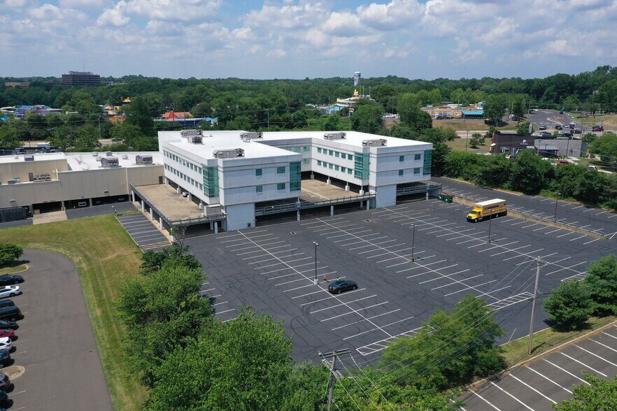 More Photos Of 444 Oxford Valley Rd, Langhorne Medical For Sale