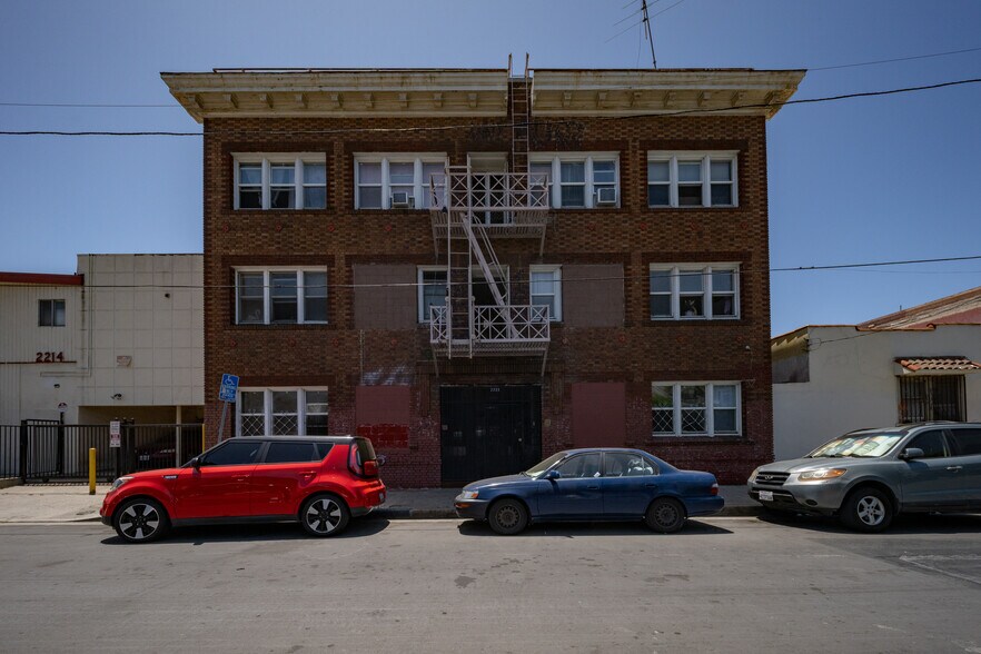More Photos Of 2222 W 15th St, Los Angeles Apartments For Sale