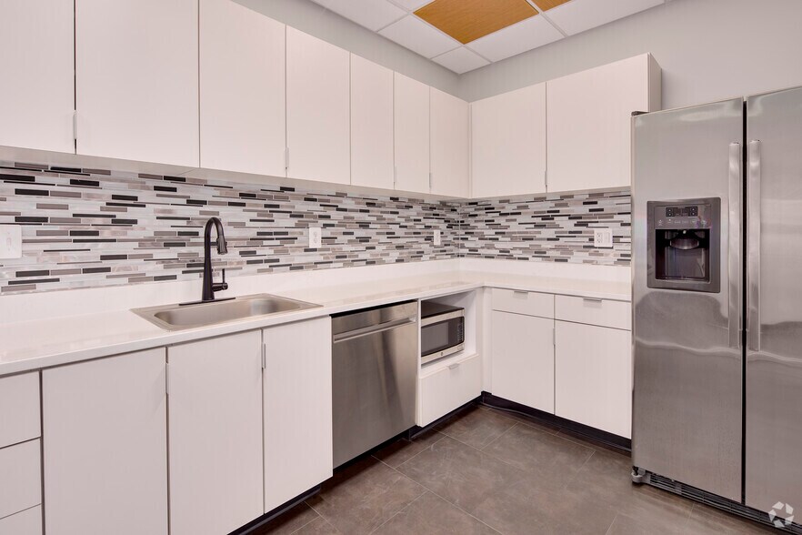 More Photos Of 22365 Broderick Dr, Sterling Medical For Lease