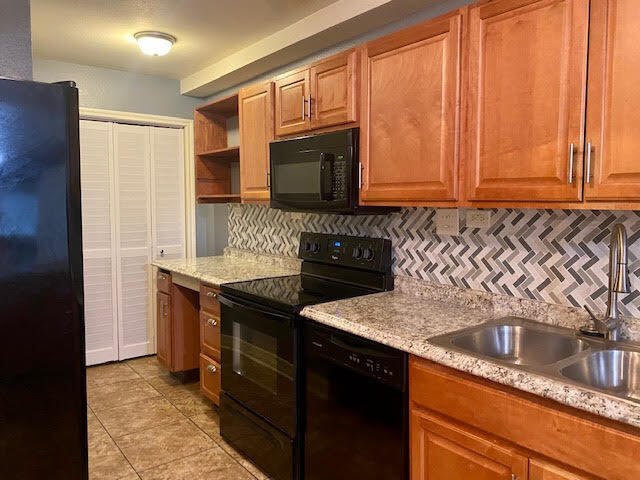 More Photos Of 7648 Broadview Dr, Houston Apartments For Sale