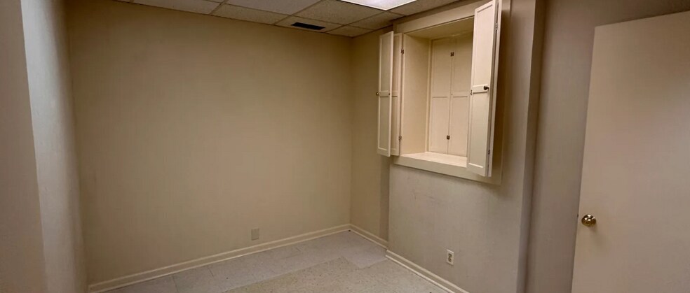 More Photos Of 1930 Braeburn Dr, Salem Medical For Sale