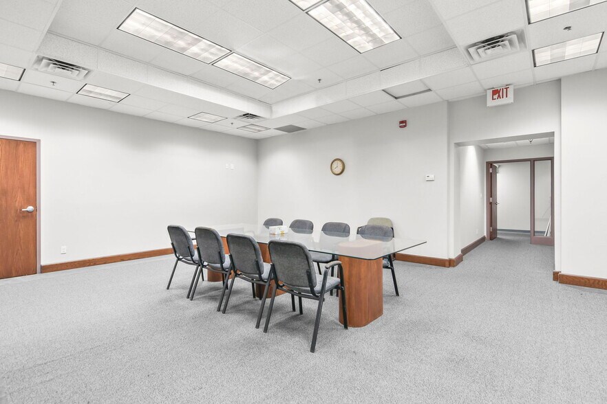 More Photos Of 206 S 6th St, Springfield Office For Sale