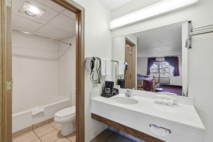 More Photos Of 3169 E Van Buren, Eureka Springs Hotel For Sale