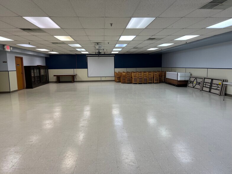 More Photos Of 2002 2nd St SW, Rochester Storefront Retail Office For Sale