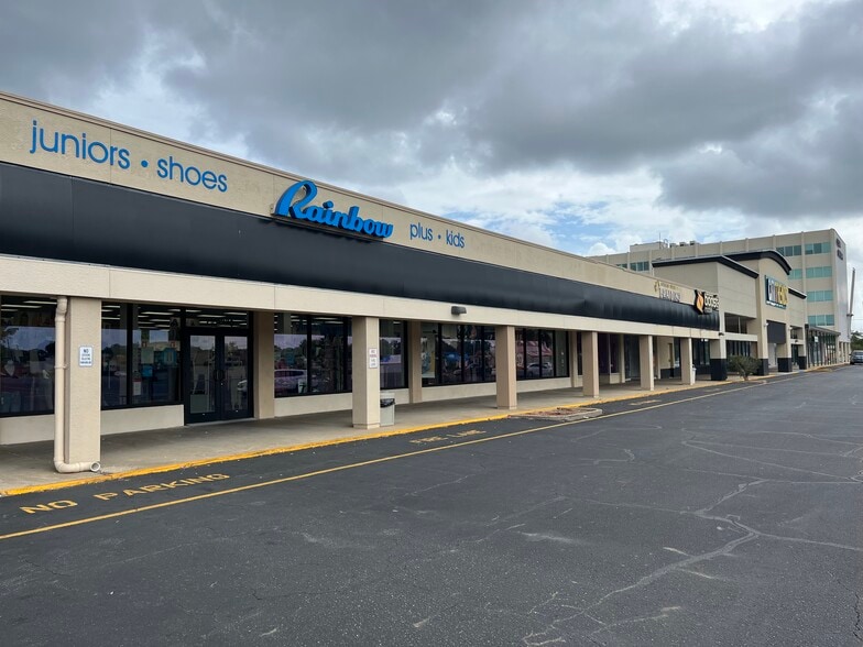 More Photos Of 3300 N Pace Blvd, Pensacola Unknown For Lease