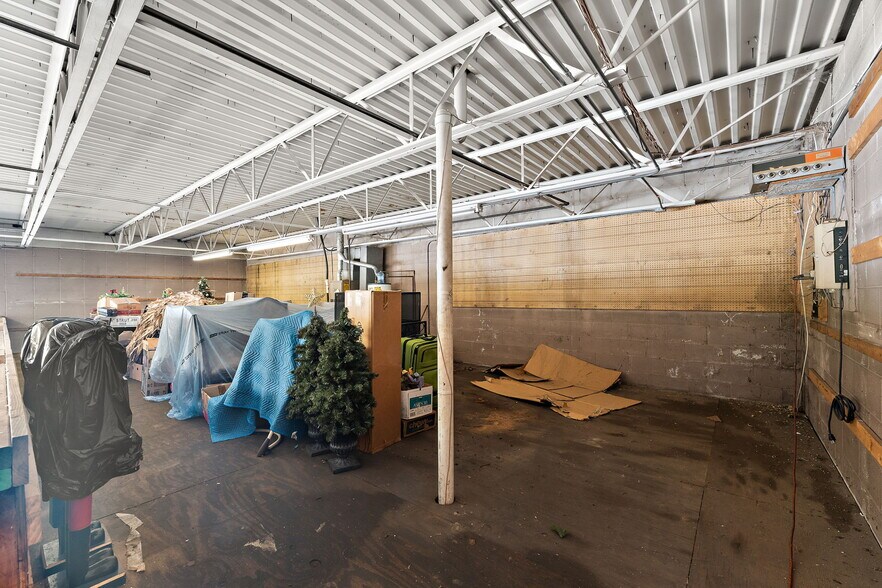 More Photos Of 5843 Us-6, Portage Auto Repair For Sale