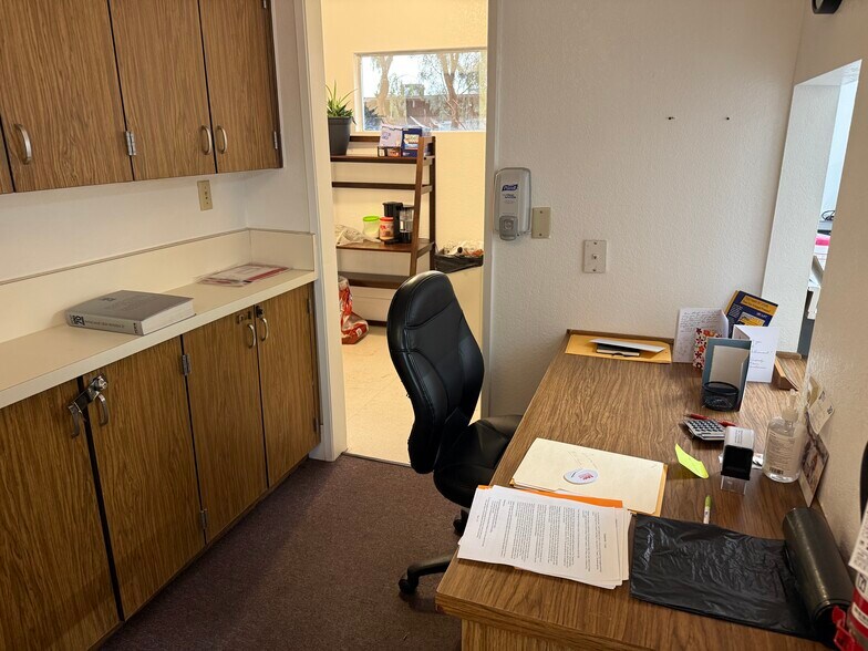 More Photos Of 1467 Palma Rd, Bullhead City Office For Sale