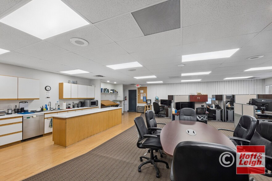More Photos Of 1519 E Main St, Montrose Office For Sale