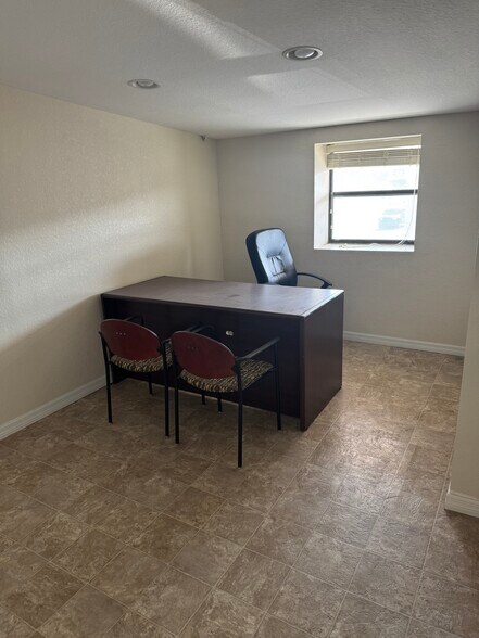 More Photos Of 3903 Industry Blvd, Lakeland Warehouse For Lease
