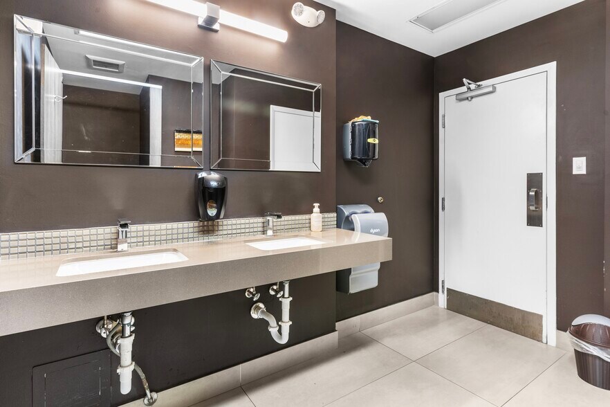 More Photos Of 701 E Commercial Blvd, Oakland Park Medical For Sale