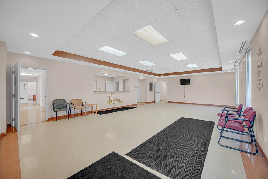 More Photos Of 134 W 111th St, Chicago Medical For Lease