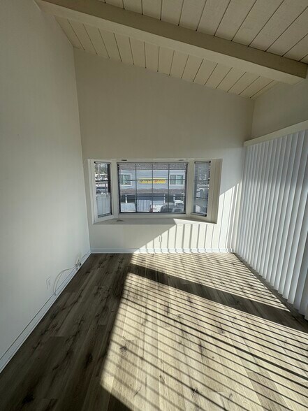 More Photos Of 2711-2729 W Coast Hwy, Newport Beach Office For Lease